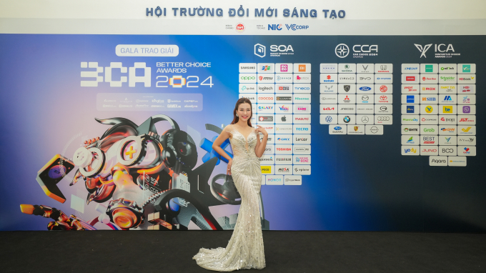 Trong Đêm Gala Better Choice Awards 2024, Hoàng Oanh xuất hiện với vai trò người dẫn chương trình chính