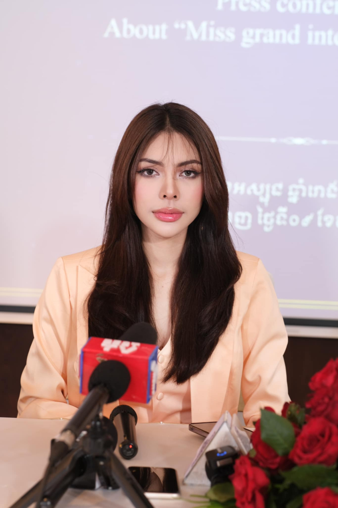 Drama làng nhan sắc: Hoa hậu Cambodia chỉ đích danh Hoa hậu Thái Lan giả tạo khi oà khóc nức nở vì phải ăn trứng cút lộn