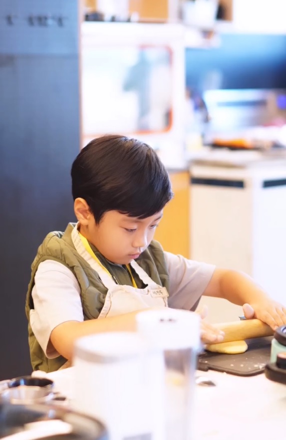 Con trai 7 tuổi nhà Chae Rim được nhận xét là hiểu chuyện và rất trưởng thành