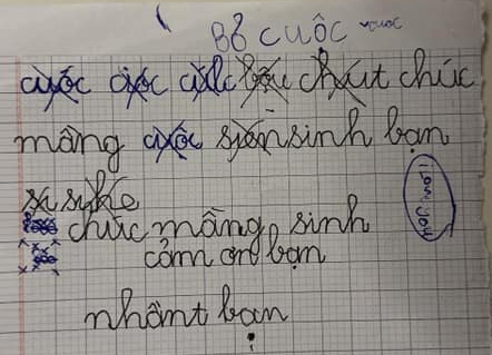 Viết câu chúc mừng sinh nhật bạn mãi vẫn sai chính tả, bé gái TP.HCM ghi 2 chữ khiến mẹ cười đau bụng