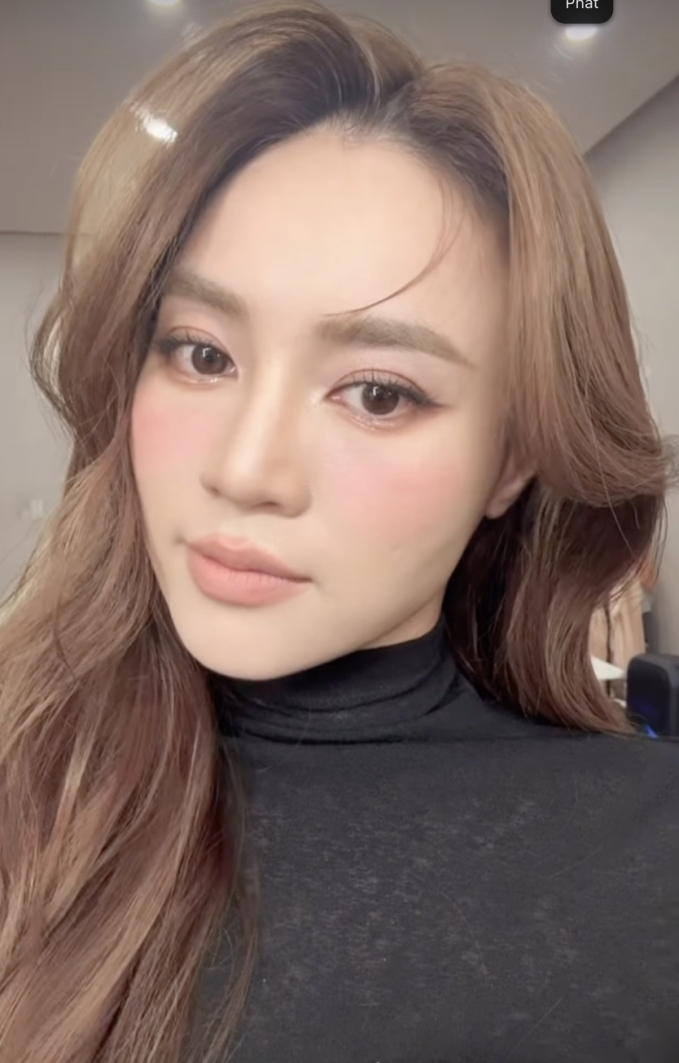 Lan Ngọc đang làm gì?