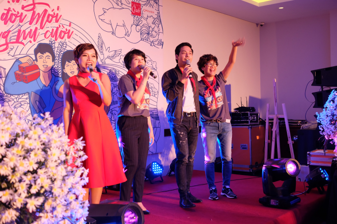 MC Diễm Quỳnh, MC Phan Anh, ca sĩ Thái Thùy Linh và Giang Phạm trong buổi gây quỹ cho 