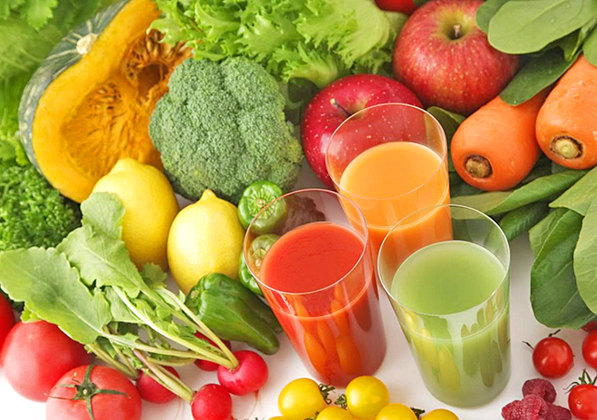 Bổ sung nhiều rau xanh và trái cây để tăng cường hệ miễn dịch cho trẻ