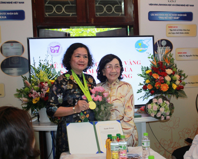 PGS.TS Lê Mai Hương nhận huy chương vàng tại Triễn lãm - Diễn đàn Phụ nữ sáng tạo KIWIE (2018)