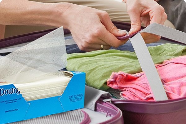 Dryer sheets sẽ giúp hút sạch ẩm cho quần áo và giữ chúng tránh khỏi mùi hôi khó chịu. Nguồn: blog.btaskee.com