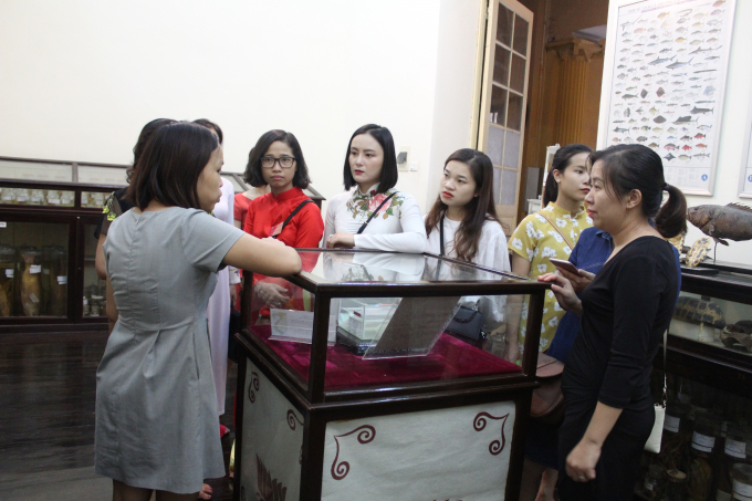Hoạt động bên lề Hội nghị: thăm phòng thí nghiệm và bảo tàng đa dạng sinh học của Trường ĐH KHTN ĐH QG Hà Nội.