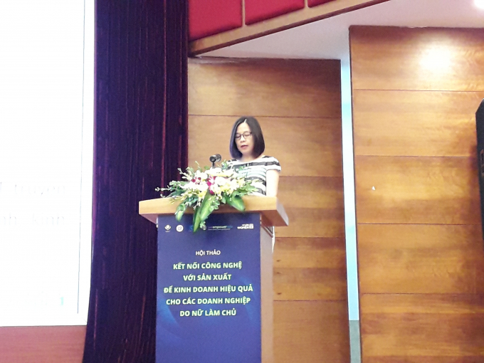 Bà Nguyễn Kim Lan – Quản lý Chương trình WeEmpowerAsia tại Việt Nam phát biểu và chia sẻ về Những nguyên tắc trao quyền cho phụ nữ (WEPs) để thúc đẩy quyền năng kinh tế cho phụ nữ ở Việt Nam.