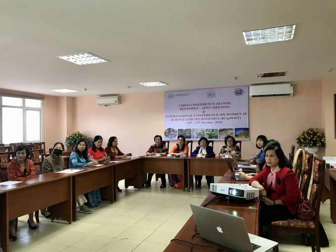 Hội Nữ trí thức Việt Nam đại diện đoàn Việt Nam tham dự Hội nghị trực tuyến APNN 2020 (ảnh ghi tại đầu cầu Hà Nội)