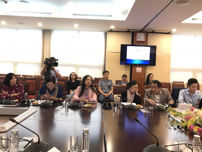 Đại diện Hội Nữ trí thức Việt Nam tham dự Hội thảo Ứng dụng công nghệ trong phòng chống và điều trị Covid-19