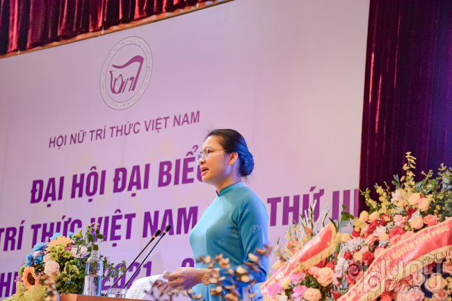 Bà Hà Thị Nga - Uỷ viên Trung ương Đảng, Chủ tịch Hội LHPN VN phát biểu tại Đại hội. Ảnh: Hoàng Toàn