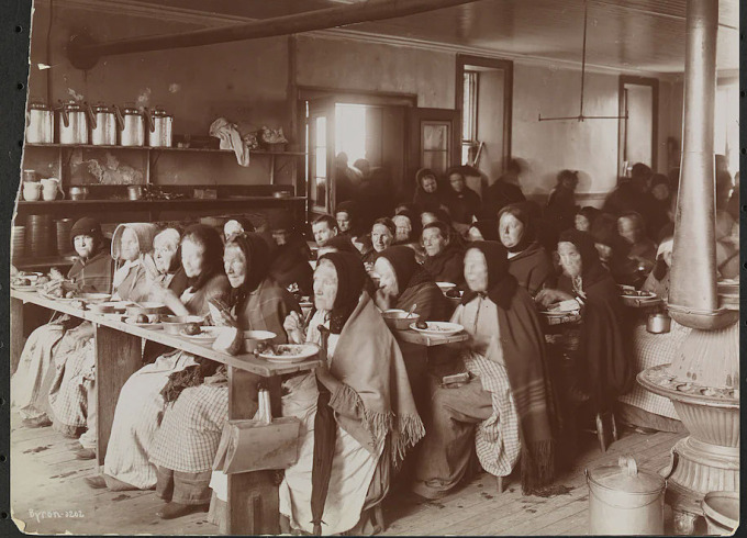 Trại tâm thần Blackwell trong một bức ảnh chụp khoảng những năm 1890, nổi tiếng bởi điều kiện sống tồi tàn và cách đối xử tàn bạo với bệnh nhân. Ảnh: Museum of the City of New York