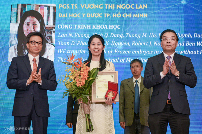 PGS.TS.BS Vương Thị Ngọc Lan được trao tặng giải thưởng Tạ Quang Bửu 2021