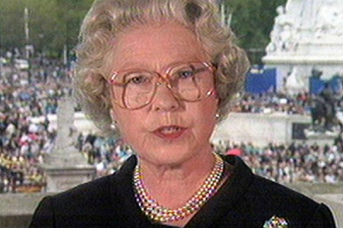 Ngày 6/9/1997, Nữ hoàng Anh phát biểu trực tiếp trên truyền hình về cái chết của Công nương Diana. Thời điểm đó, thái độ chỉ trích của công chúng với hoàng gia Anh, vốn kịch liệt từ sau vụ ly hôn của Thái tử Charles và Diana năm 1996, càng tiếp tục dâng cao.