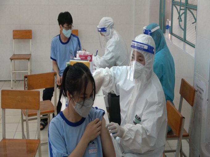 Sau khi tiêm vaccine cho học sinh từ 12-17 tuổi, Việt Nam bắt đầu tính đến việc mua vaccine để tiêm cho trẻ nhỏ. Ảnh minh họa: thesaigontimes.vn