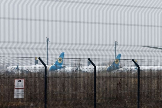 Máy bay nằm im tại Sân bay Quốc tế Boryspil gần Kyiv, Ukraine hôm 24/2. Ảnh: Reuters