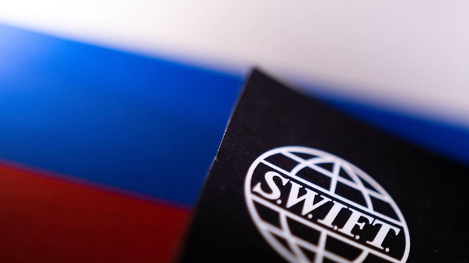 Loại các ngân hàng Nga khỏi SWIFT là biện pháp trừng phạt mạnh nhất từng được áp dụng. Ảnh: ITN
