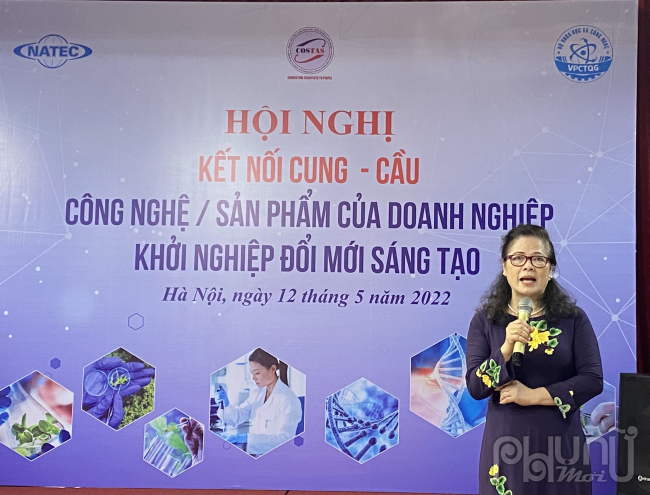 Bà Lê Thị Khánh Vân – Giám đốc Trung tâm Ứng dụng KHCN và Khởi nghiệp phát biểu khai mạc Hội nghị “Kết nối cung - cầu công nghệ và sản phẩm của các Doanh nghiệp Khởi nghiệp đổi mới sáng tạo”