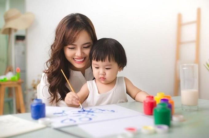Vẽ cùng con giúp cha mẹ thêm hiểu con và giúp con phát triển năng khiếu hội họa