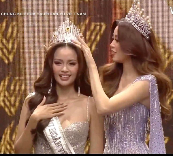 Ngọc Châu trong giây phút đăng quang Hoa hậu Hoàn vũ Việt Nam 2022