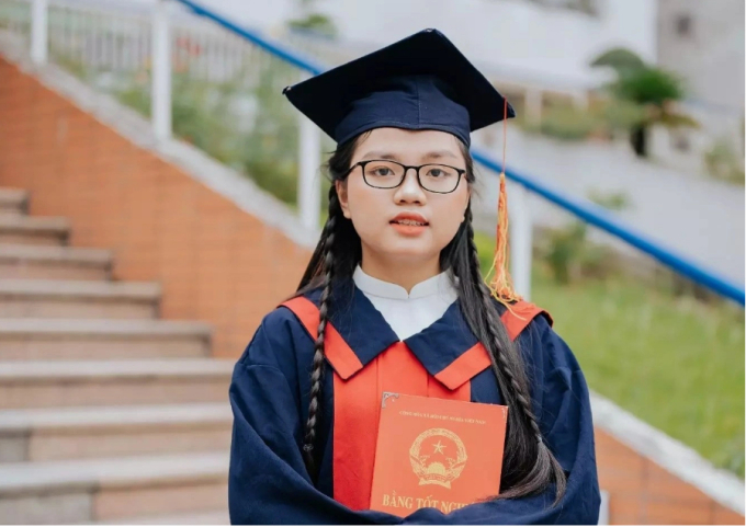 Nguyễn Thị Thu Minh - Nữ sinh xuất sắc đỗ thủ khoa 3 trường chuyên nổi tiếng Hà Nội. Ảnh: Zing