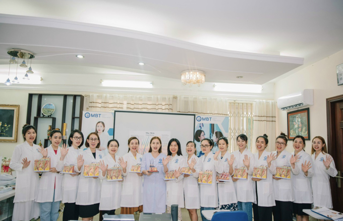 Chuyên gia Nguyễn Thị Tuyết Nhung còn rất nhiều học viên yêu mến bởi sự tận tình, chuyên nghiệp