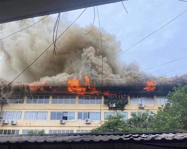 Đám cháy lớn tại tầng 5 thuộc Công ty Hồng Hà, tại địa chỉ 109 đường Trường Chinh, quận Thanh Xuân, Hà Nội ngày 10/8. Nguồn: TTXVN