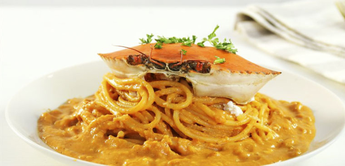 Mỳ Ý cua sốt kem phô mai với những sợi mỳ vàng óng hòa quyện với sốt thơm nồng.