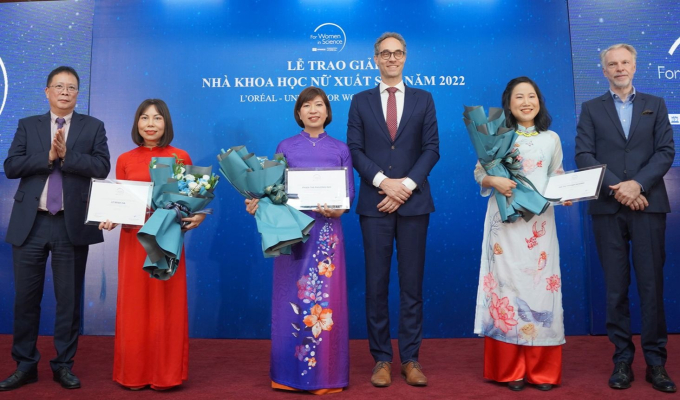 Năm 2022, Giải thưởng L’Oréal - UNESCO vinh danh 3 nhà khoa học nữ xuất sắc trong lĩnh vực Khoa học Vật liệu và Khoa học Đời sống.