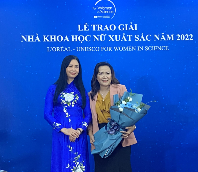 Chương trình cũng vinh danh PGS. TS Hồ Thị Thanh Vân - nhà khoa học nữ trẻ vừa được trao tặng giải thưởng L’Oreal- UNESCO Nhà khoa học trẻ tài năng thế giới tại Paris vào tháng 6/2022