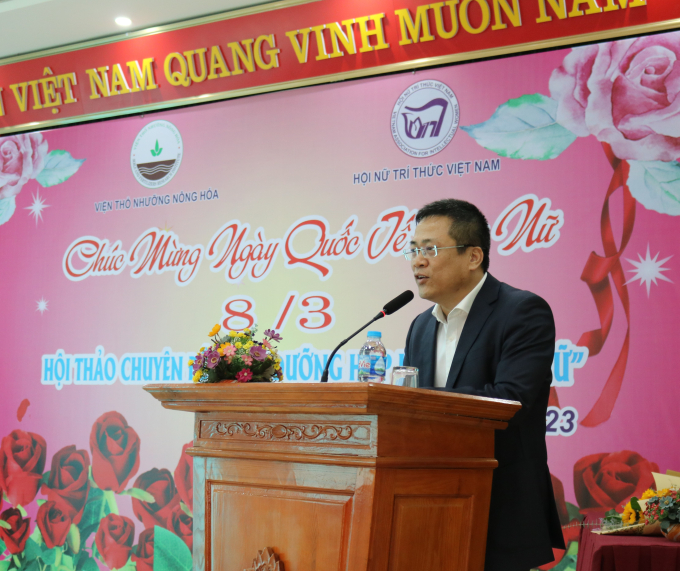 PGS.TS. Trần Minh Tiến, Viện trưởng phát biểu chỉ đạo và động viên Chi hội Nữ trí thức Viện TNNH