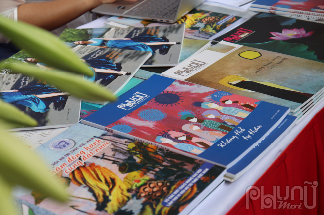 Tạp chí Phụ nữ Mới tham gia trưng bày các tác phẩm báo Xuân và các tác phẩm báo chí tiêu biểu năm 2022 và quý I/2023. Ảnh: Vũ Hảo