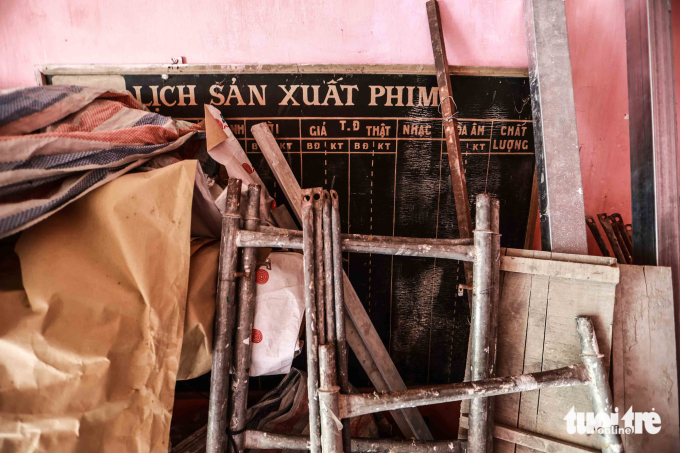 Một bức ảnh phản ánh về tình trạng hoang tàn, đổ nát của Hãng phim truyện Việt Nam trên báo Tuổi Trẻ Online. Ảnh: Nguyễn Khánh