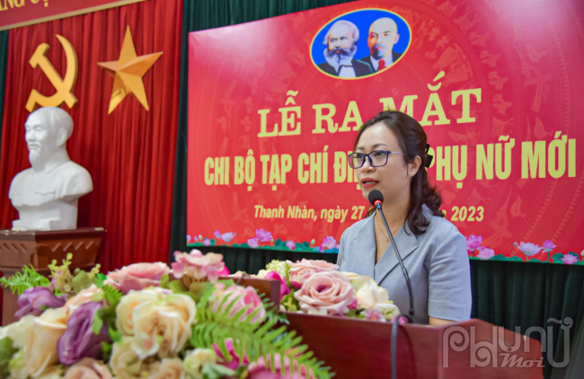 Đồng chí Vũ Thanh Loan, Bí thư Đảng ủy phường Thanh Nhàn phát biểu tại buổi lễ. Ảnh: Hoàng Toàn