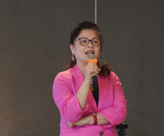 Bà Lê Thị Khánh Vân, Giám đốc Trung tâm Ứng dụng KHCN và Khởi nghiệp, Hội NTT Việt Nam  phát biểu khai mạc lớp Tập huấn