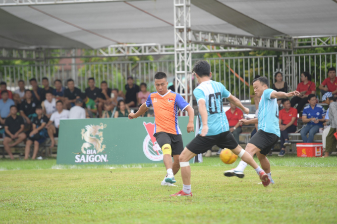 Giải đá bóng giao hữu Bia Saigon Cup 2023 diễn ra tại sân cộng đồng thuộc dự án 