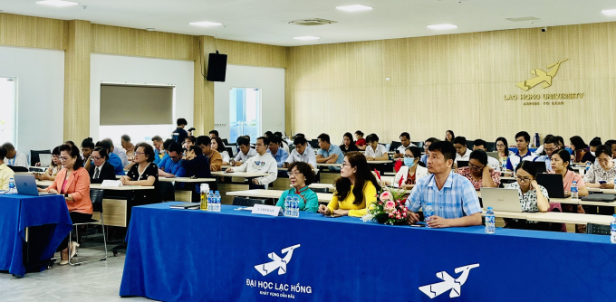 Các cán bộ giảng viên, nghiên cứu viên Trường Đại học Lạc Hồng tham dự tập huấn