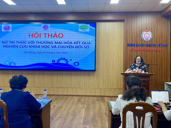 TS Phạm Thị Mỵ - Phó Chủ tịch thường trực Hội Nữ trí thức Việt Nam phát biểu khai mạc Hội thảo