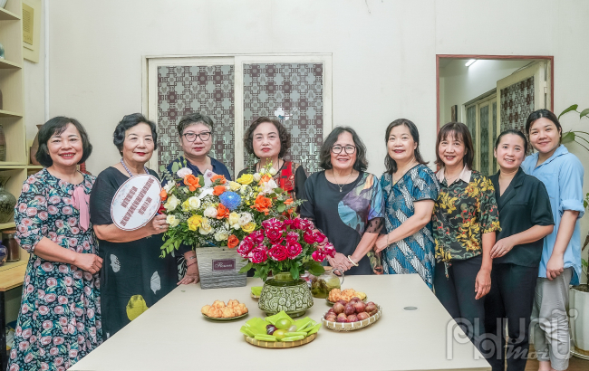 Lãnh đạo Hội Nữ trí thức Việt Nam (NTT Việt Nam) đã tới thăm và chúc mừng tập thể Tạp chí Phụ nữ Mới nhân kỷ niệm 99 năm ngày Báo chí Cách mạng Việt Nam