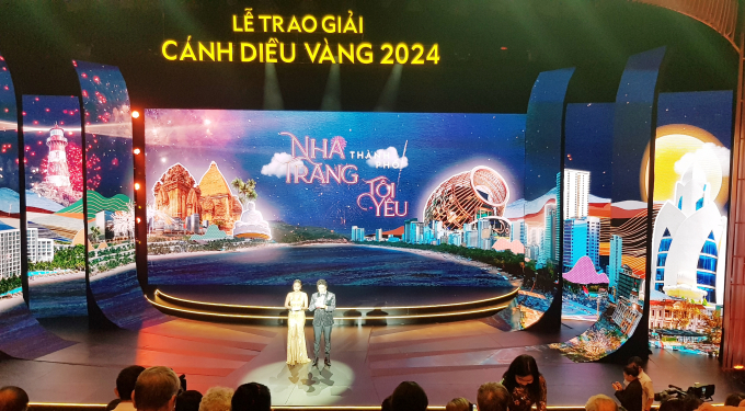 Sân khấu Nhà hát ĐÓ trước giờ khai mạc Lễ trao Giải Cánh Diều Vàng 2024