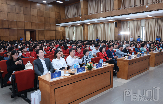 Toàn cảnh Hội thảo khoa học với chủ đề “Các nhà khoa học nữ vì tương lai năng lượng bền vững và môi trường xanh”. Ảnh: Hoàng Toàn