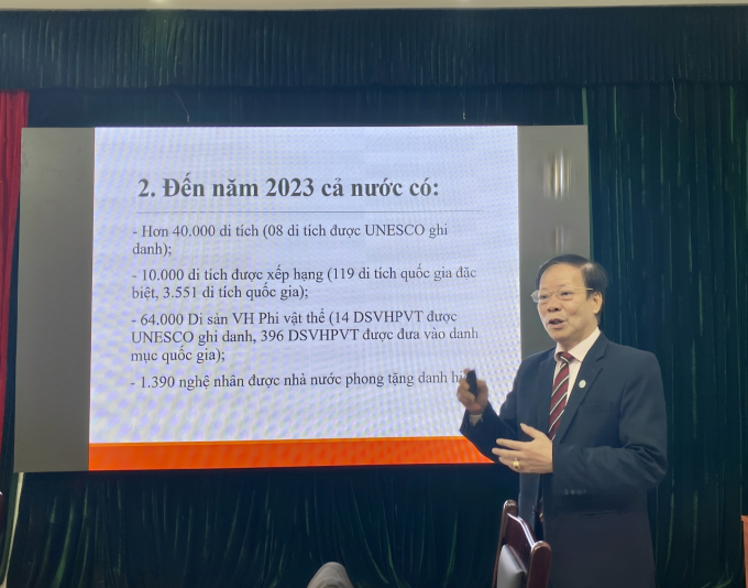 Ông Trương Minh Tiến, Nguyên PGĐ Sở Văn hóa &Thể thao Hà Nội, Phó Chủ nhiệm Hội đồng tư vấn công tác tôn giáo - Ủy ban Mặt trận Tổ quốc Việt Nam TP. Hà Nội, Chủ tịch Hiệp hội UNESCO thành phố Hà Nội chia sẻ tham luận 