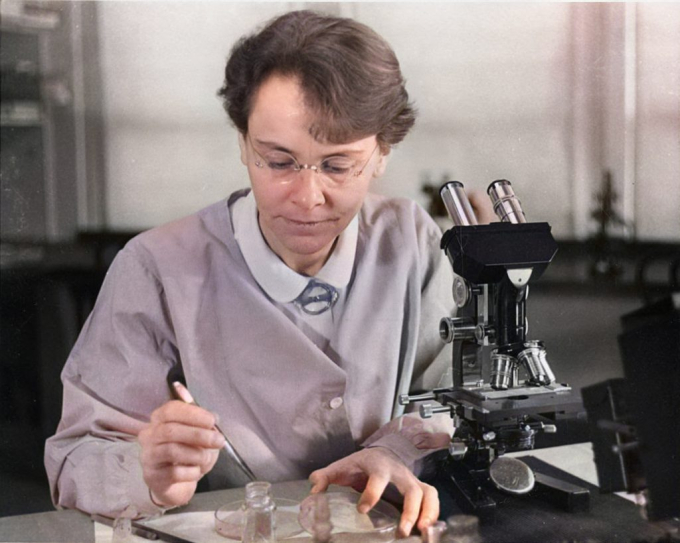 Barbara McClintock (1902-1992) là người phụ nữ duy nhất tự mình nhận giải Nobel Y học vào năm 1983