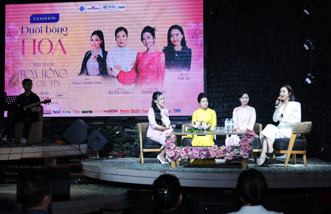 Các diễn giả tại talk show 