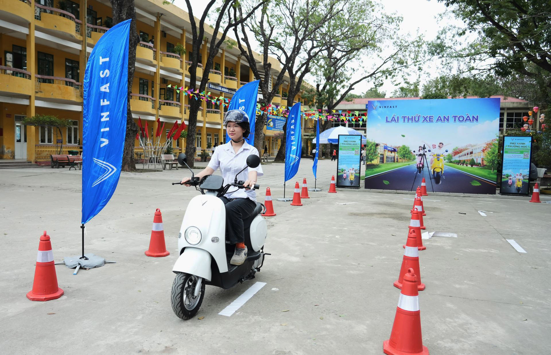 Lý do VinFast Motio là mẫu xe máy điện “xóa nhòa mọi khoảng cách thế hệ”