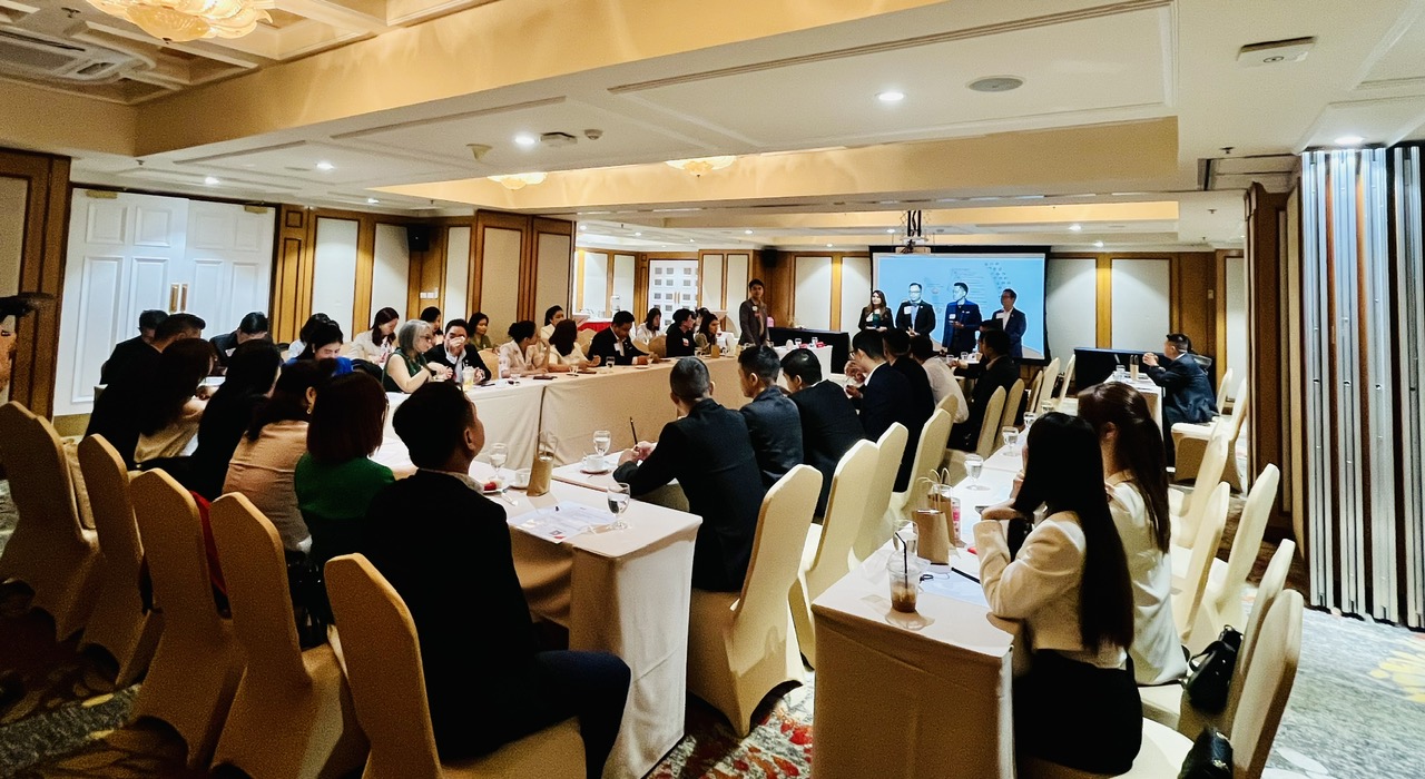 Ngày thứ 2 của lớp tập huấn, các học viên được thực hành kiến thức đã học trong buổi giao lưu với các doanh nghiệp Đà Nẵng