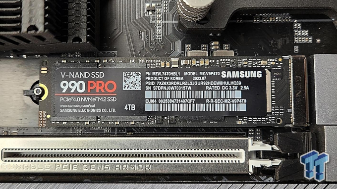 Mặt trước của ổ SSD Samsung 990 Pro hàng chính hãng...