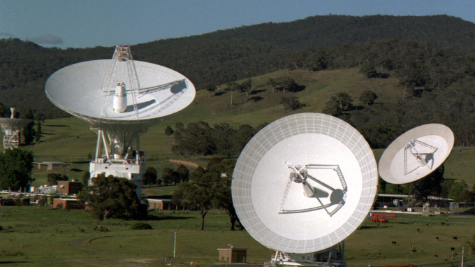Hệ thống ăng ten vô tuyến khổng lồ sẽ kết nối và gửi tín hiệu qua khoảng cách hàng chục tỷ km tới Voyager