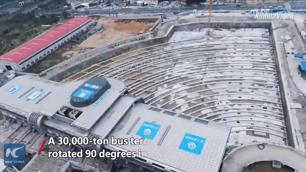 Timelapse quay lại quá trình trạm xe buýt nặng 30 nghìn tấn di chuyển 288m trong vòng 40 ngày. 