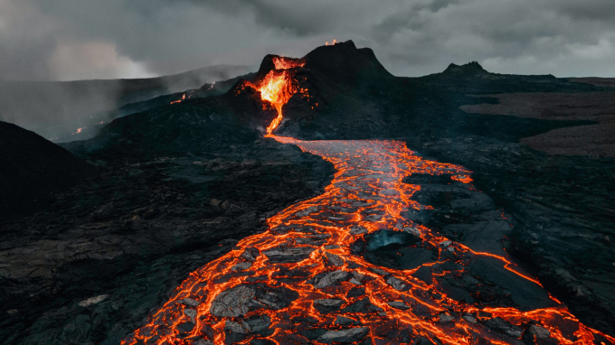   Các nhà khoa học cho rằng việc lấp đầy núi lửa bằng bê tông là một ý tưởng tồi tệ  