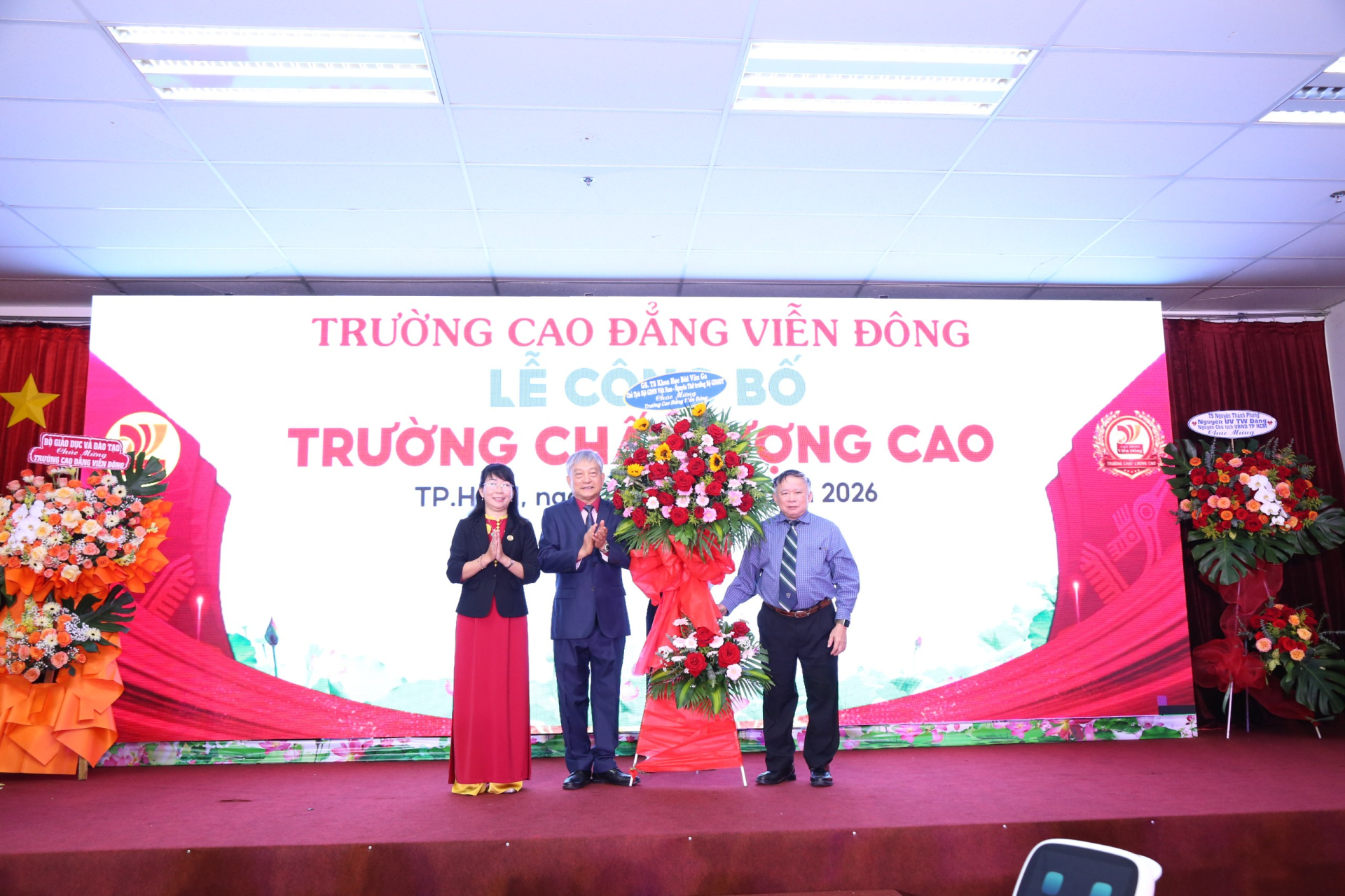 TSKH Bùi Văn Ga, Chủ tịch Hội GDNN VN, Nguyên Thứ trưởng Bộ GD&ĐT chúc mừng trường.